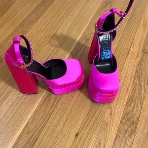 NEW! Versace Aevitas platform heels